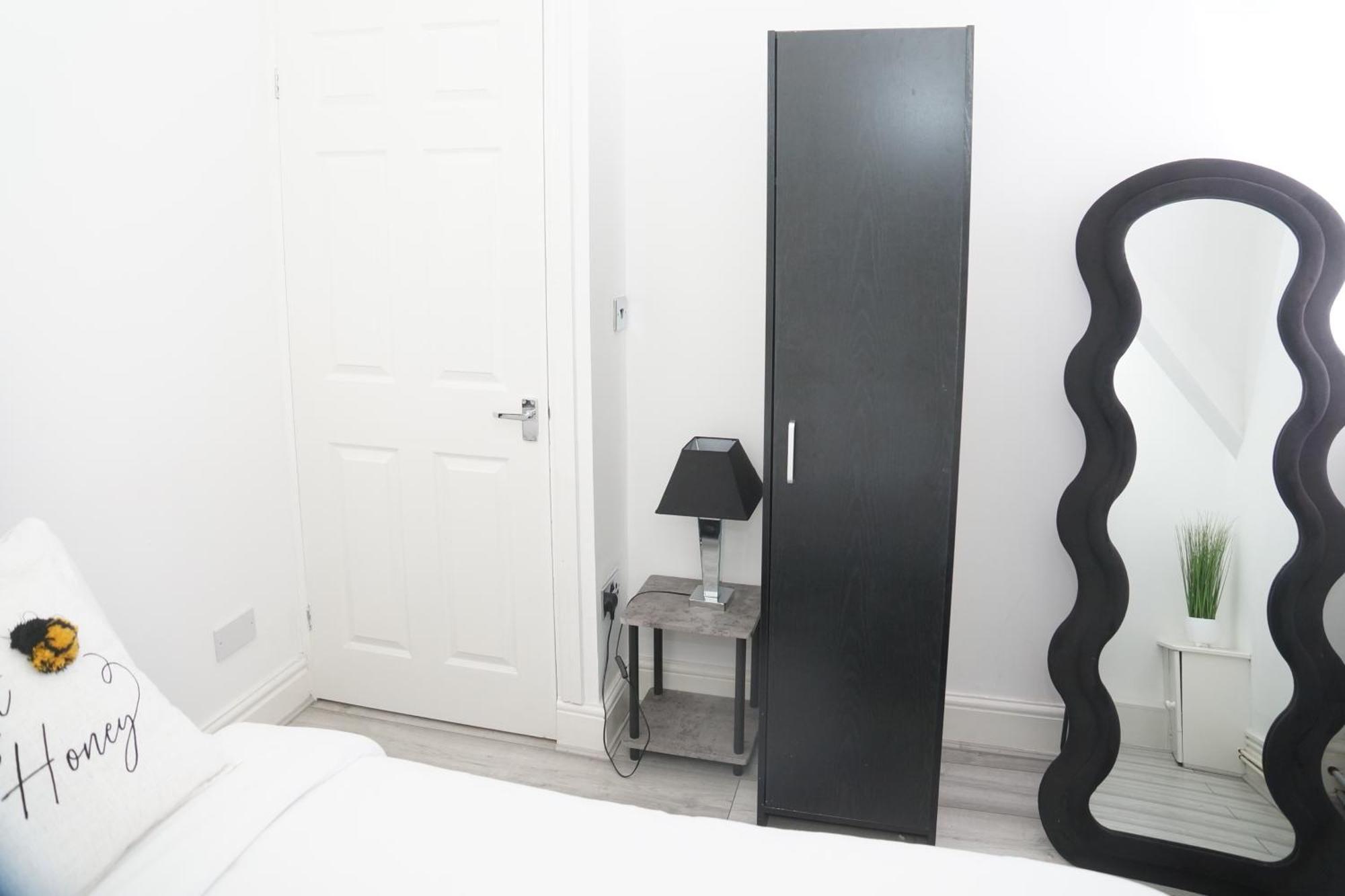 Affordably Elegant Apartments Close To Coop Live, Etihad Stadium And Manchester City Centre Exterior foto